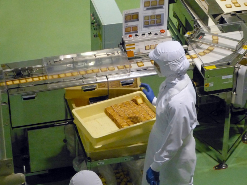 boulangerie-CLAVIERS-min_japan_sapporo_chocolate_factory_label_packaging_cookie_machine_operator-961505